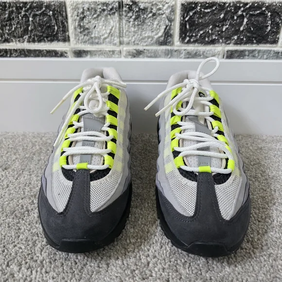 Nike Air Max 95 Youth Gray/ Neon Sneakers Size 6 5Y - Picture 3 of 8